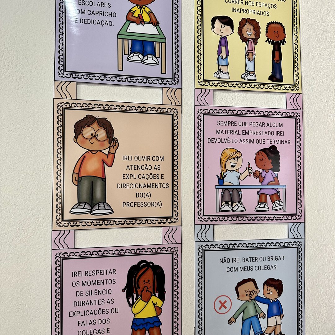 Arquivo para auxiliar você professor com as atividades de páscoa com sua turminha, você pode utilizar essa maletinha para guardar as atividades que ja planejou e também utilizar as nove atividades diversas que o arquivo acompanha. Material consiste em: Um modelo de maletinha para armazenar as atividades de forma organizada, a maletinha é ampliada e composta por 5 folhas para a montagem. Um modelo de porta-lápis de lembracinha feliz páscoa. Nove atividades diferentes e de níveis diferentes para trabalhar com seus alunos.